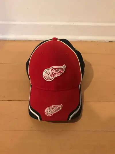 New Era Fits NHL cap is adjustable in size.