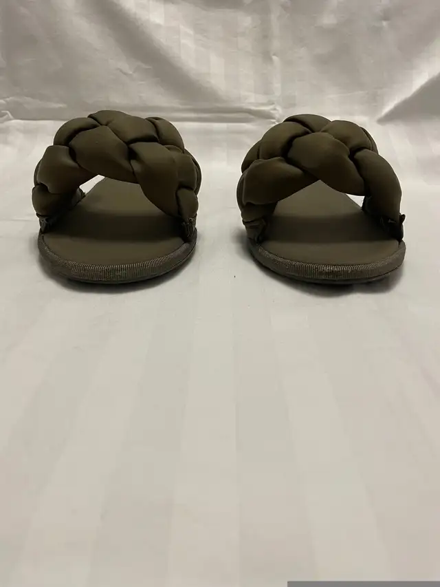 Women’s sandals in Women's - Shoes in City of Toronto - Image 11