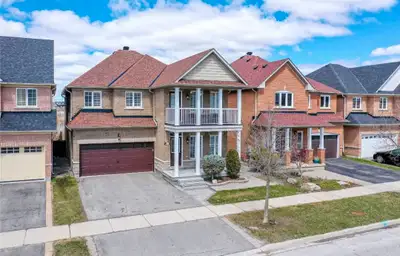 Executive 4BR Main Floor Home – 50% Off First Month