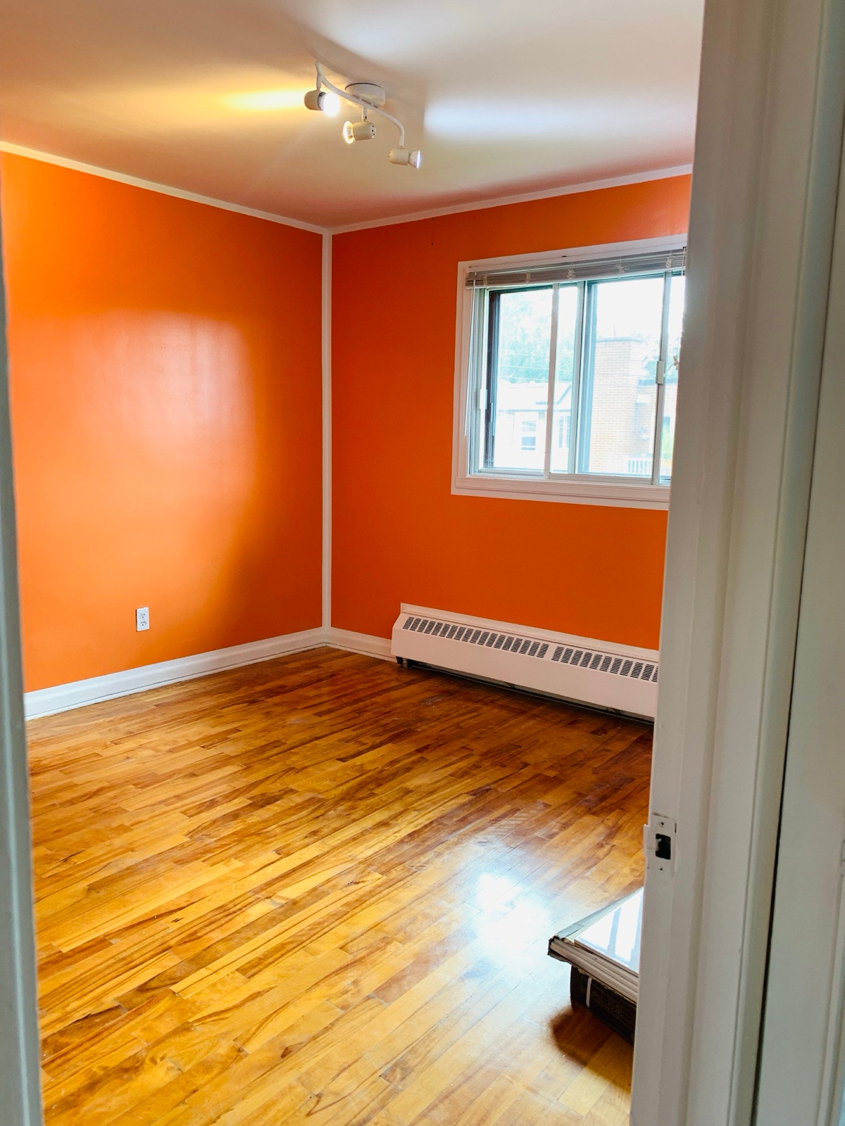 3 chambres/ grand 5 1/2  électro + chauffe eau inclus Ahuntsic — photo 3