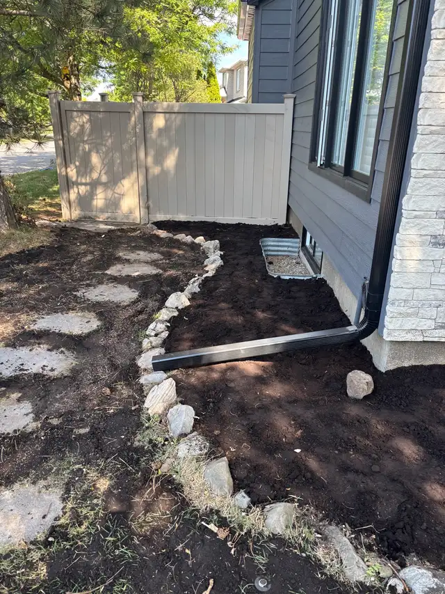 Exterior services & fall cleanup/snow removal in Lawn, Tree Maintenance & Eavestrough in Ottawa - Image 6