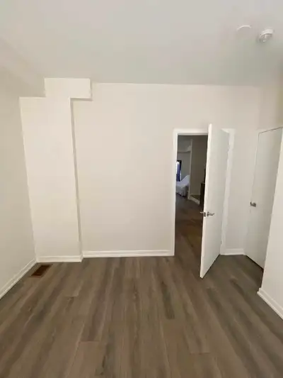 Spacious room to rent in Bolton townhouse