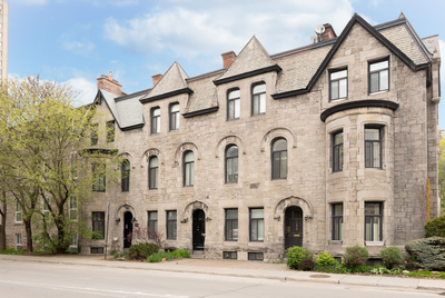 Amazing 3 Bedroom, 2 Bath townhouse: - Located downtown next to metro station, just steps to Saint C...