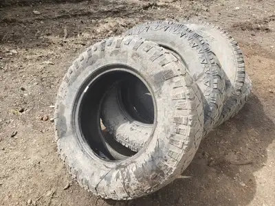 Set of 4, 275 / 70 R18, all the same size, different tread All work, all hold air $40 for set