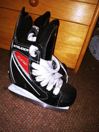 CCM  INTRUDER  ICE  SKATES