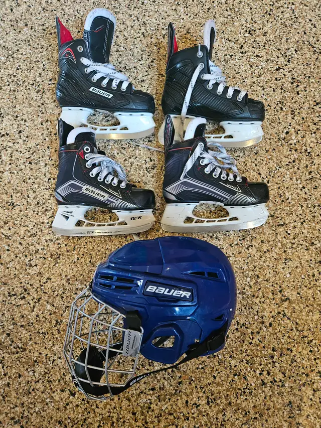 Kids Ice Skates and Helmet in Hockey in Ottawa - Image 2