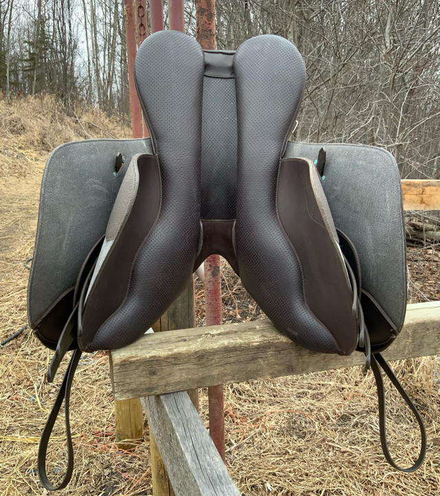 Wintec close contact 500 saddle - 17.5”  in Equestrian & Livestock Accessories in Strathcona County - Image 3