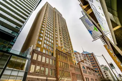 Large down town 1 bedroom + solarium for rent incl parking