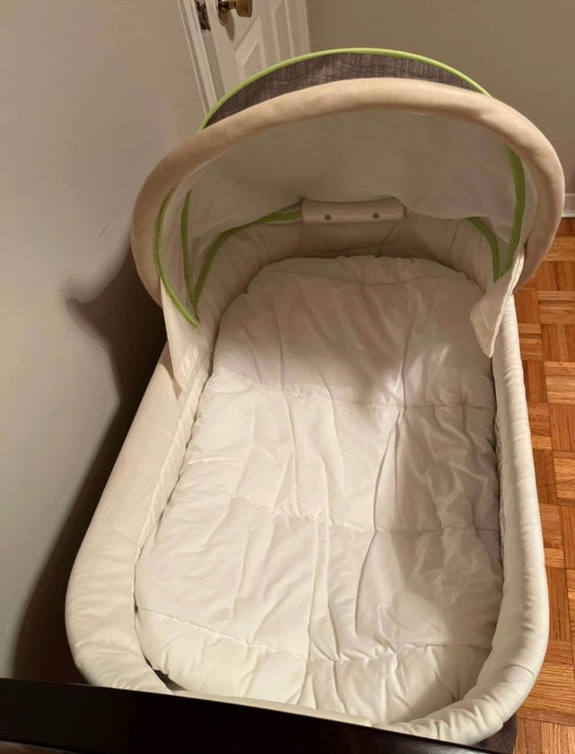 Baby bassinet  in Cribs in Oshawa / Durham Region - Image 4