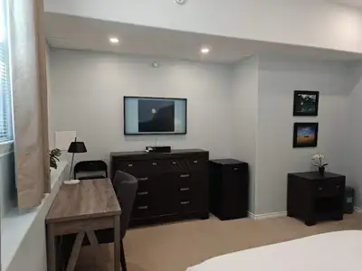 Peaceful/cozy place to stay. Black mountain in Kelowna. Valley view, lake view. Close to Shopping ce...