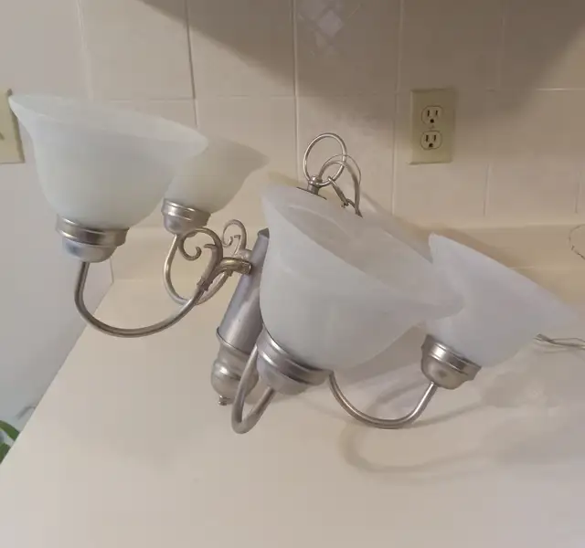 5-Light Brushed Nickel Chandelier – Frosted Glass $15 in Indoor Lighting & Fans in Kitchener / Waterloo - Image 2