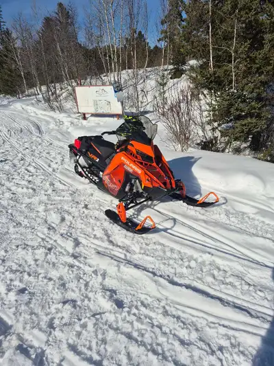 2024 Polaris vr1 boost fully loaded an ready to hit the snow comes with 2 years extended warranty sh...