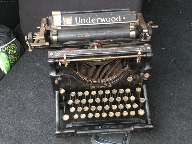 2 Vintage Underwood Typewriters--No.4 &amp; No.5 in Arts & Collectibles in New Glasgow - Image 3