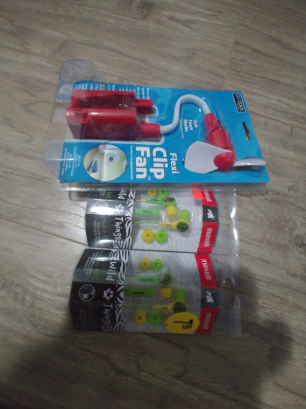Multiple HEAD PHONES, NOT USED , STILL IN ORIGINALLY PACKAGE -$1 in Cell Phone Accessories in Mississauga / Peel Region - Image 2