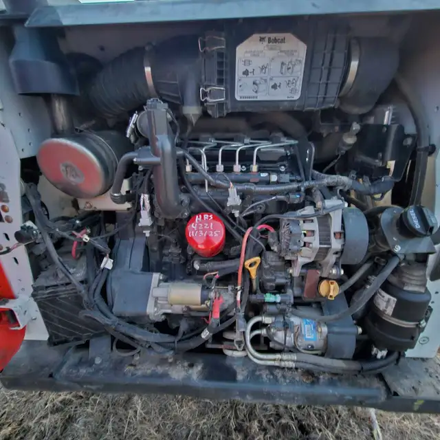 2016 Bobcat S550 Skid Steer Loader - Joystick Controls in Other in Prince Albert - Image 6
