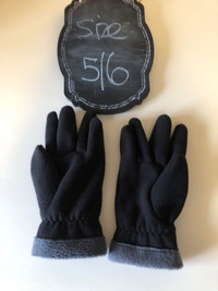 Brand new fleece gloves for boys - size 5/6