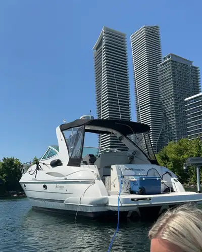 Cruisers yachts 340express (36ft) Beam 11.8 ft 2x Volvo Penta 8.1 !! Only 720hr ! Generator ect ! Re...