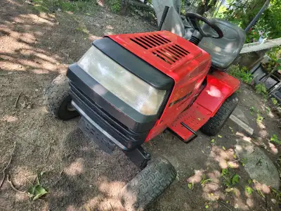 MTD Yardworks Riding lawn mower. Has a 14.5hp Briggs and Stratton Gas Engine. New Air Filter, spark...