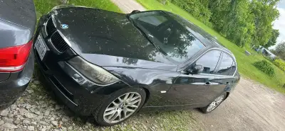 I have two 2007 BMW 335 cars one silver coup 276992 km on the Speedo one black sedan 335XI 260000 km...