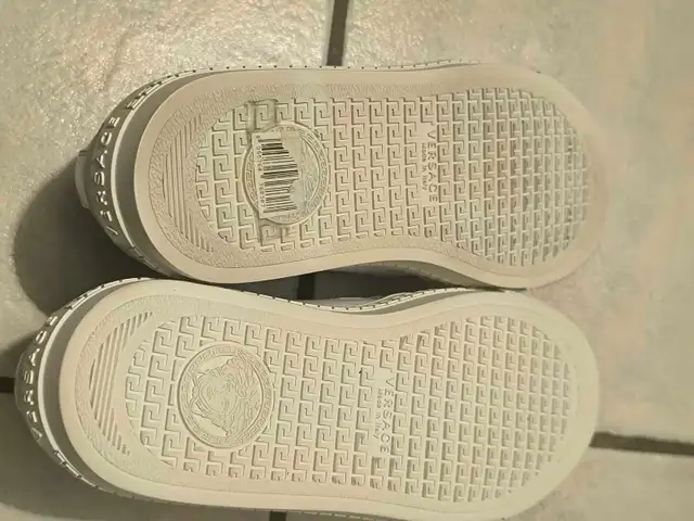 Versace Size 35 Medusa Shoes Sneakers Loafers kicks in Men's Shoes in Markham / York Region - Image 7