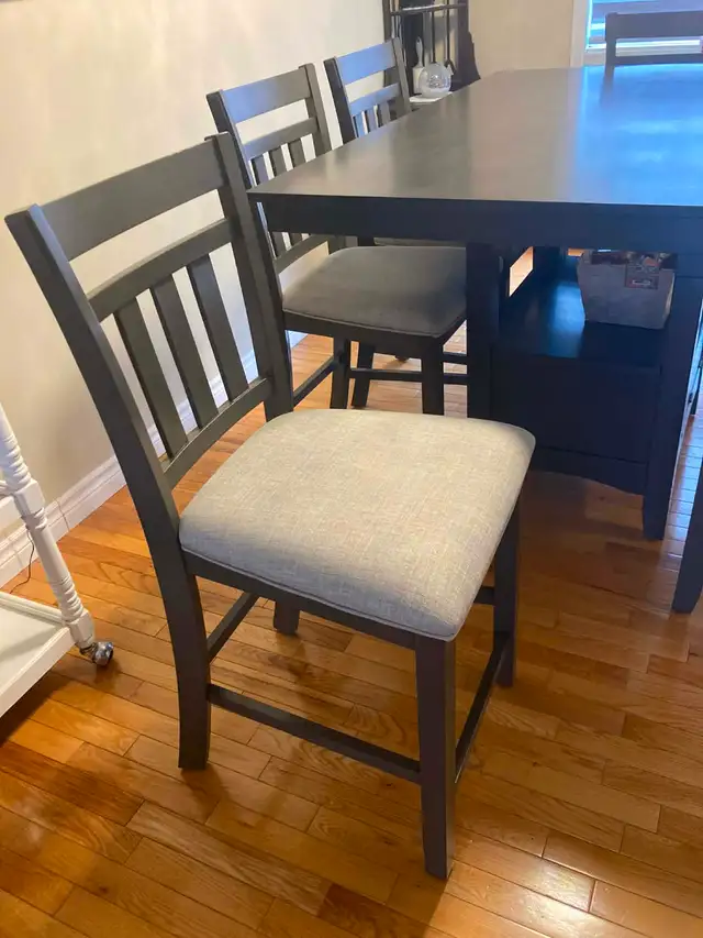 Dinning table set in Dining Tables & Sets in Annapolis Valley - Image 5