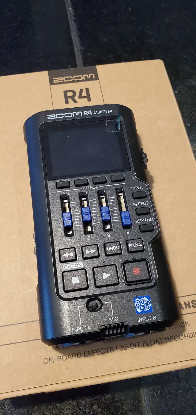 Zoom R4 MultiTrak Recorder in Pro Audio & Recording Equipment in Hamilton - Image 4