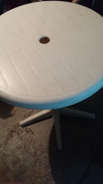 TABLE    PATIO DEHORS PLASTIQUE, View more
