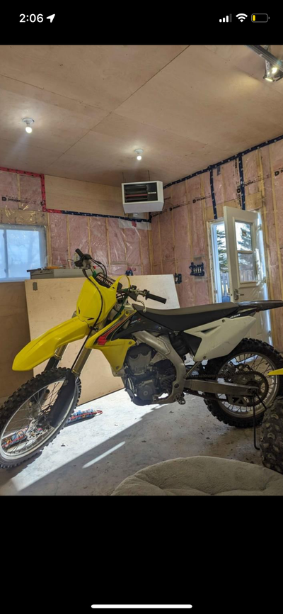 Beautiful 2016 rmz 450 for sale in great condition looking to get 4500$ obo try your trades