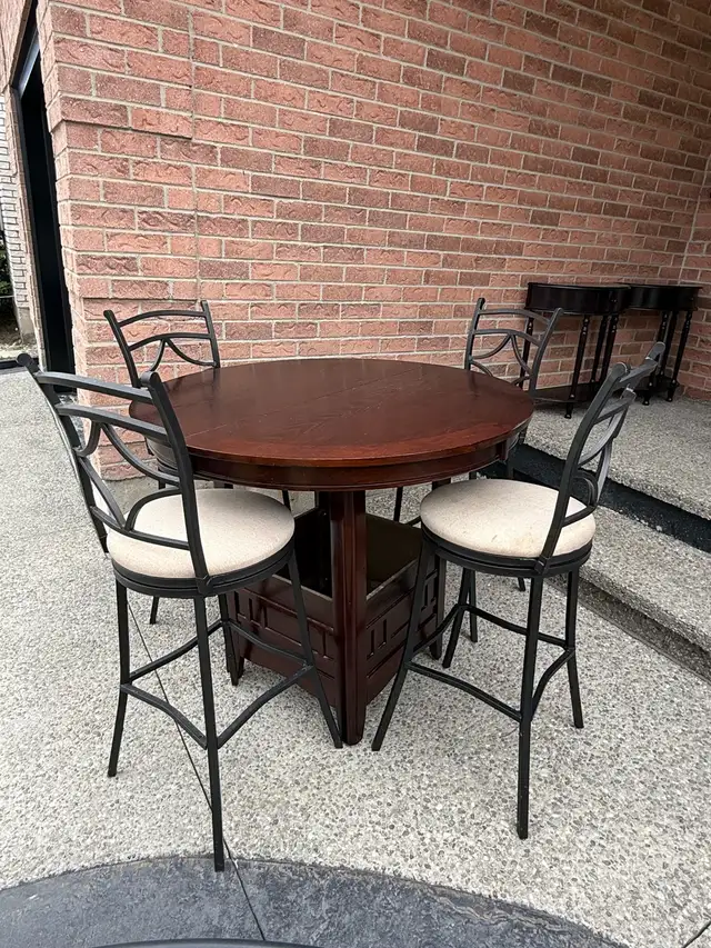 Round Wooden Table with 4 Free sturdy chairs in Dining Tables & Sets in Hamilton - Image 4