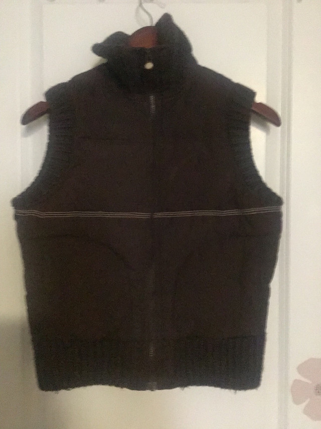 TNA winter vest mint  shape in Women's - Tops & Outerwear in Burnaby/New Westminster