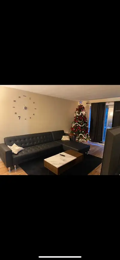 Private room in a 2/1 for rent Add. :332 Regina Street North, Waterloo, N2J 3B7 The unit is 2 bedroo...