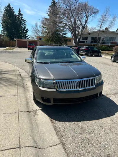 I’m selling my 2006 Lincoln Zephyr. It’s a great option for a daily commuter or first car. It only h...