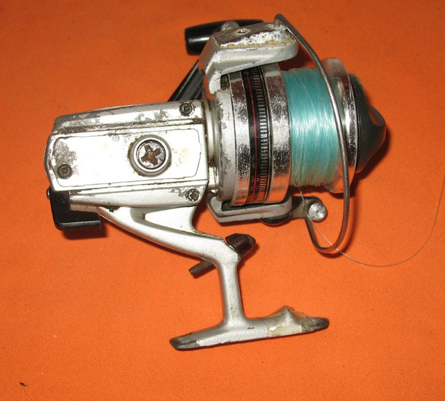 Vintage Daiwa Silver 4000C Spinning Fishing Reel 2 Ball Bearings