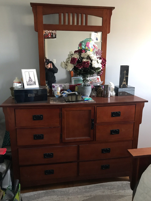 Bedroom Solid wood /dressers/ nightstands / white desk in Dressers & Wardrobes in Mississauga / Peel Region