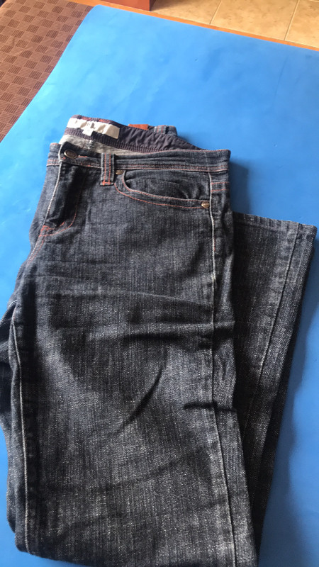 Lot de 7 pantalons jeans femme taille8-9-10 dans Femmes - Pantalons et shorts  à Longueuil/Rive Sud - Image 4