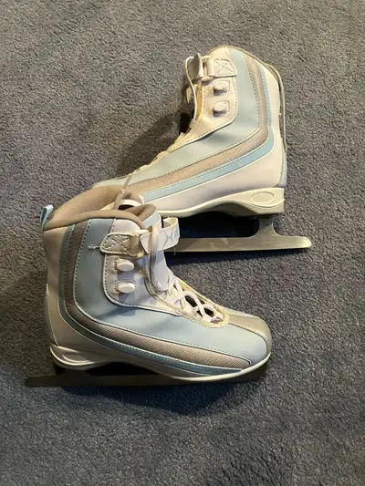 Girls/Womens skates, View more