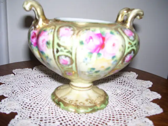 Nippon Floral Urn in Arts & Collectibles in Leamington - Image 2