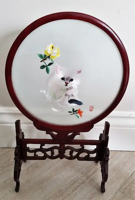 Rotating Wooden Frame with Cat Embroidery on Both Sides