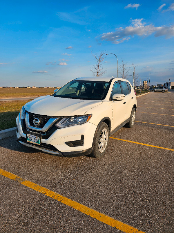 2017 Nissan Rogue for sale in Cars & Trucks in Winnipeg