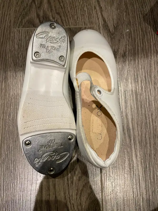 Tap Shoes - Kids - Size 9 1/2 - White in Kids & Youth in Markham / York Region - Image 2