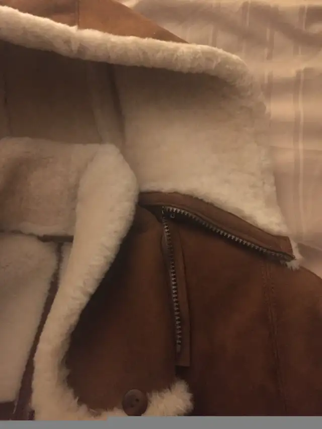 Brand new Sheepskin coat in Women's - Tops & Outerwear in City of Montréal - Image 6