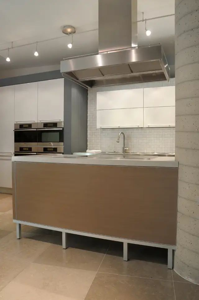 Modern Kitchen - Showroom Display Sale62864364268035123