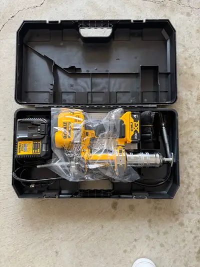 Brand new Dewalt grease gun Never used. Never opened just sitting in my garage 20V MAX Lithium-Ion C...