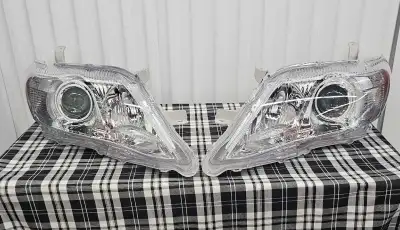 Toyota Camry Halogen Headlight Set for 2010 to 2011 *Located in Niagara* This is a very nice afterma...