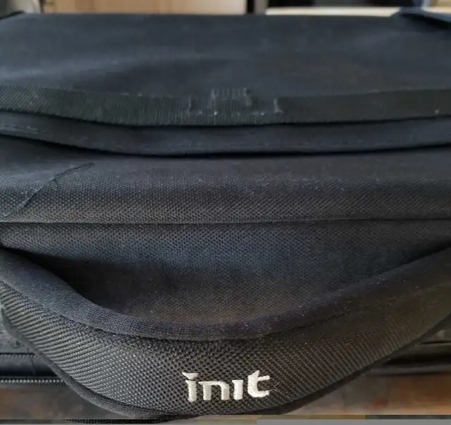 INIT LAPTOP CASE  in Laptop Accessories in Markham / York Region - Image 3