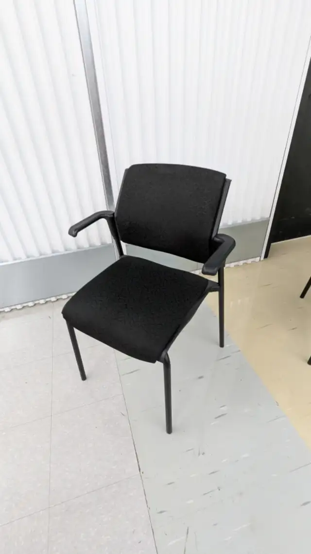 Upholstered Side Chair in Chairs & Recliners in Laval / North Shore - Image 4