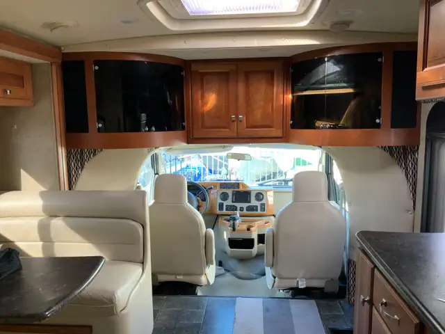 2012 Itasca Cambria 29ft motorhome in RVs & Motorhomes in Cowichan Valley / Duncan - Image 6