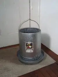 Poultry feeder