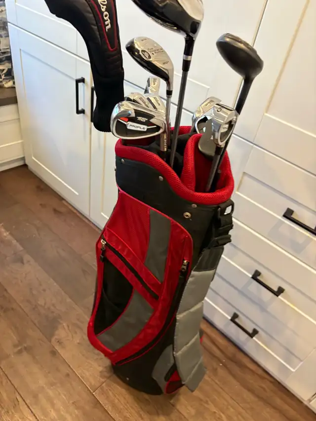 women’s right handed Wilson golf clubs and bag in Golf in Guelph - Image 8