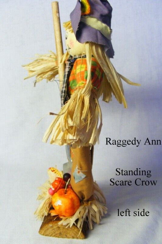 Straw Scarecrow standing rag Andy pumpkin shovel clothes, 30 cm dans Art et objets de collection  à Ville de Toronto - Image 2